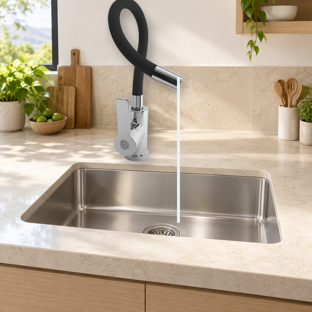 YW352-07: producto instalado sobre lavaplatos con agua saliendo