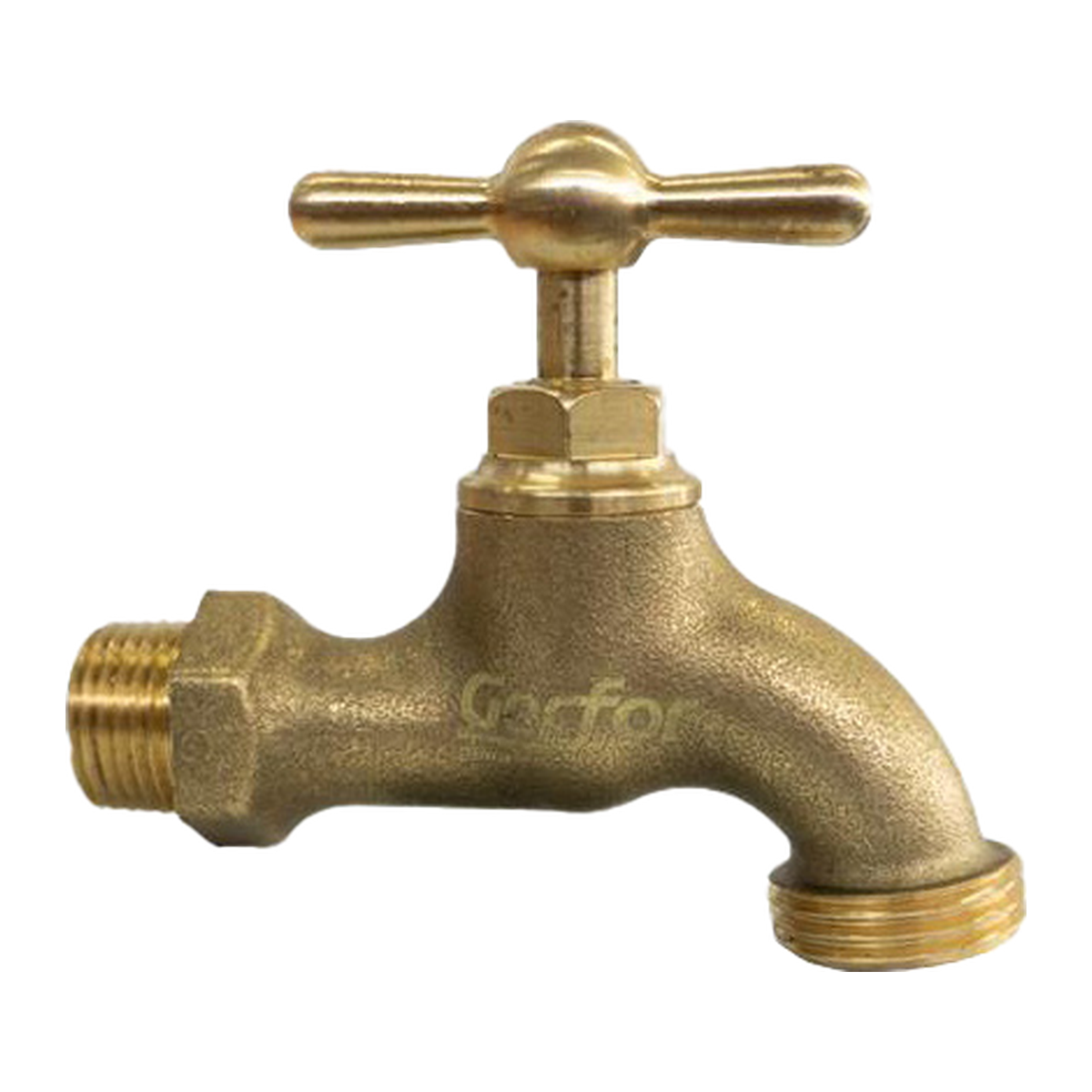 Llave para manguera liviana con acabado cobre de media pulgada sobre fondo blanco. Cobre.