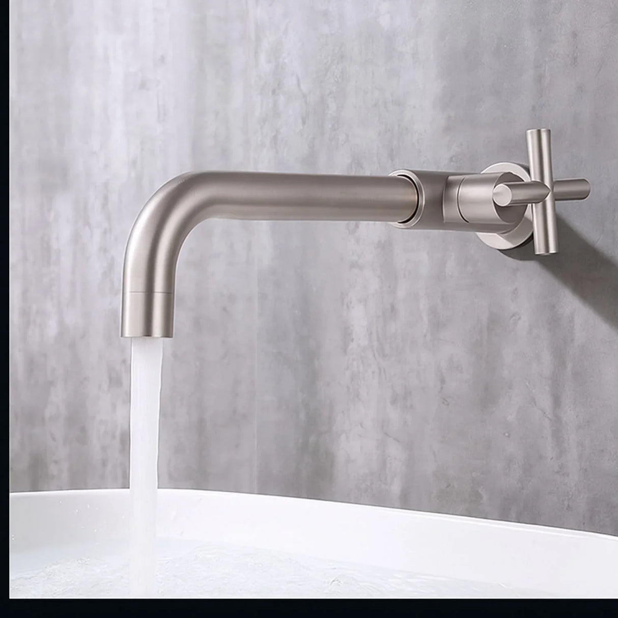 Griferia Llave Lavamanos De Pared, Metálica de Alta Calidad Satinada.