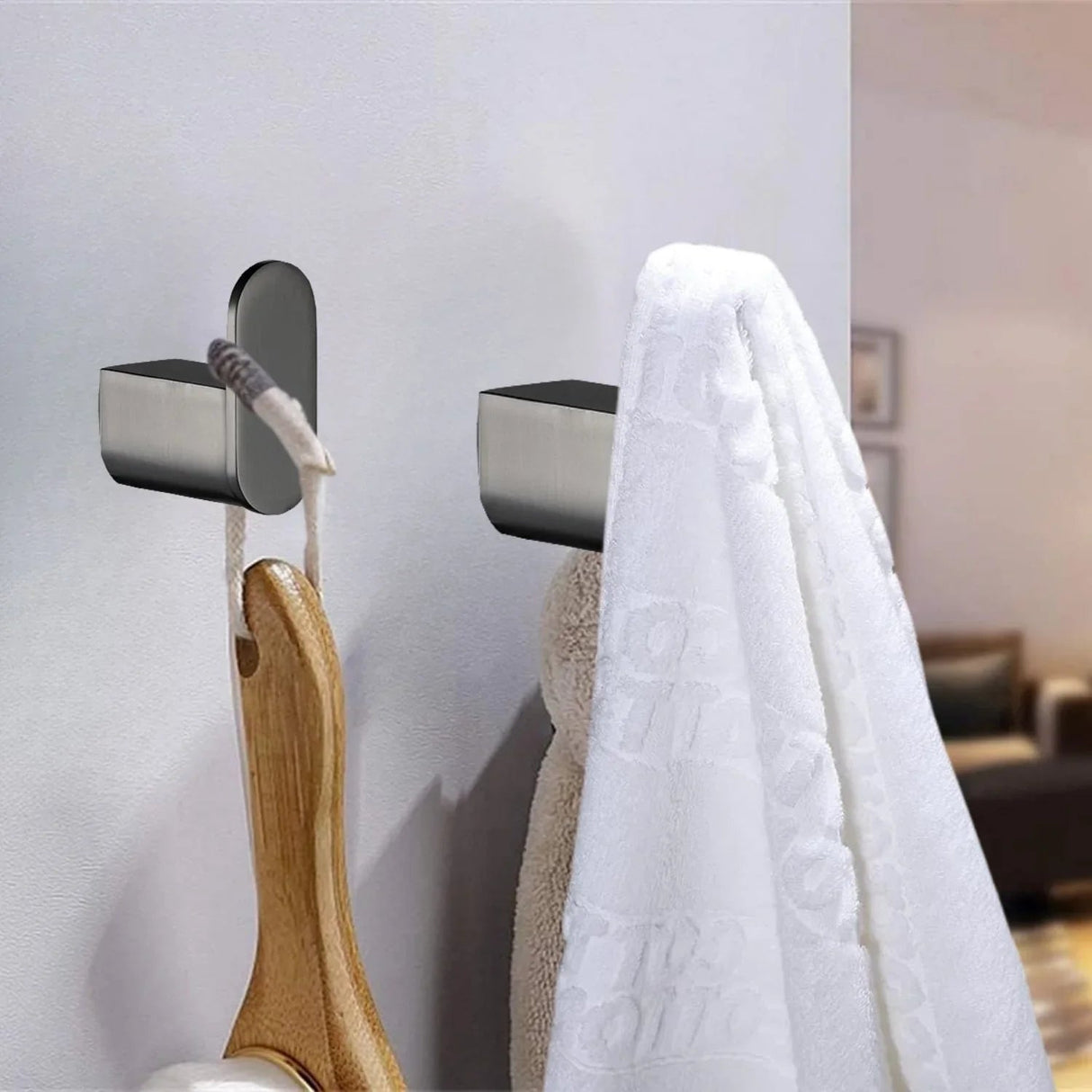 Perchero de pared Kassel gunmetal con toalla y accesorio en baño