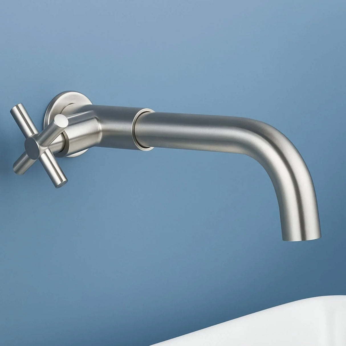 Griferia Llave Lavamanos De Pared, Metálica de Alta Calidad Satinada.