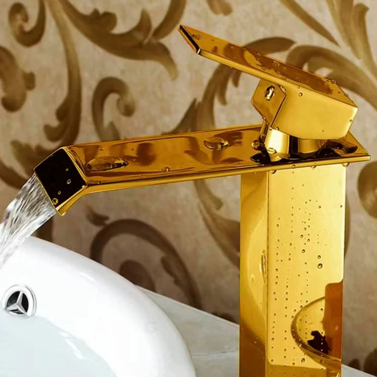 Grifería Lavamanos Alta Cascada Oro Brillante 28 cm de alto