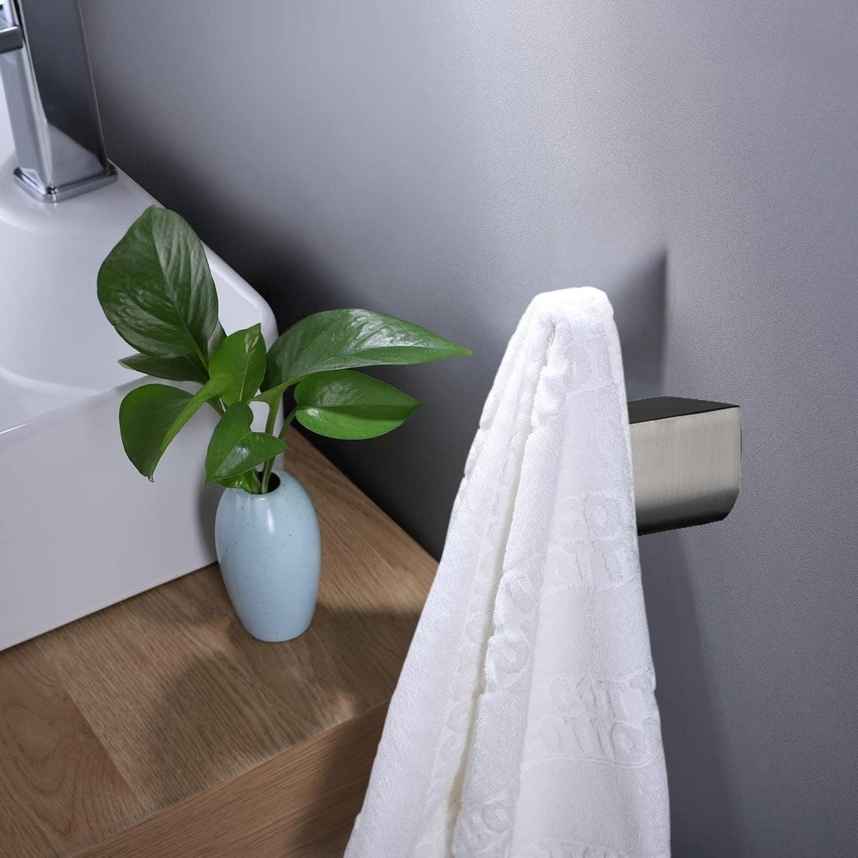 Gancho Perchero Gris Níquel Antihuellas Kassel Con Tornillos