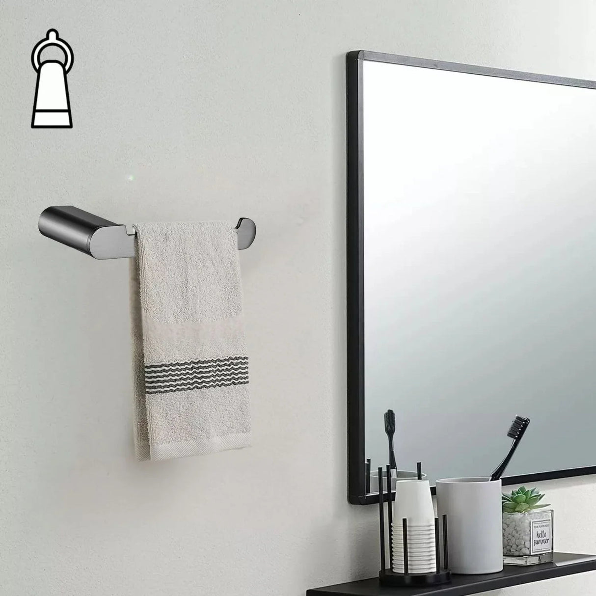 Toallero de mano Kassel gunmetal instalado junto al espejo