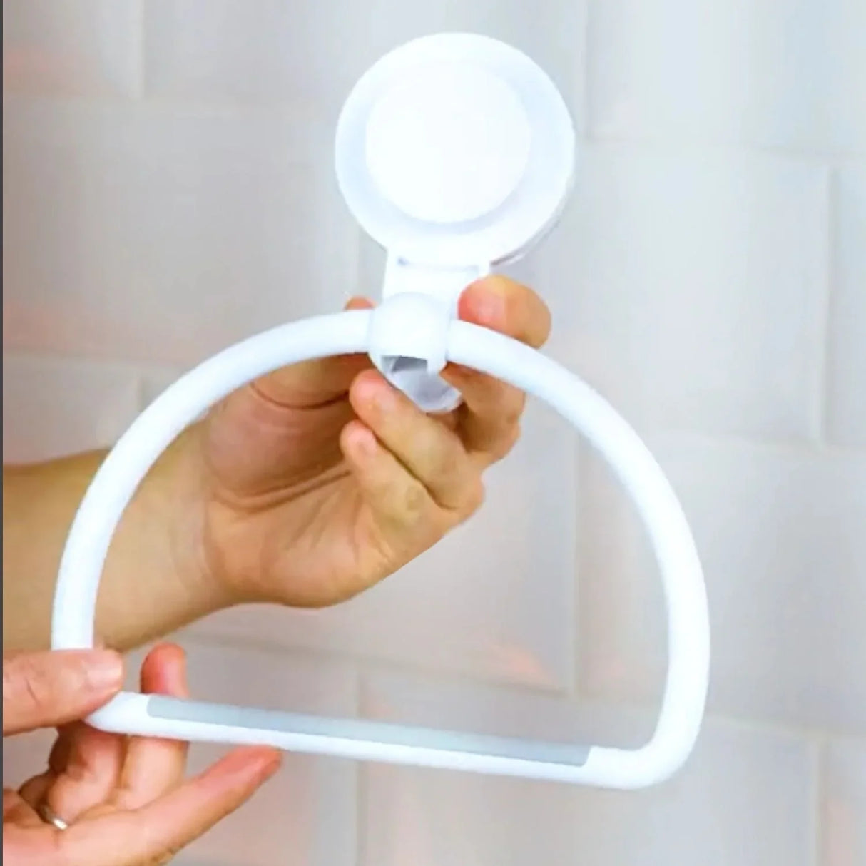 Toallero Semi-Aro con Ventosa Color Blanco - Super Adherente, Soporta hasta 2kg, Fácil Instalación, Sin Perforar Paredes