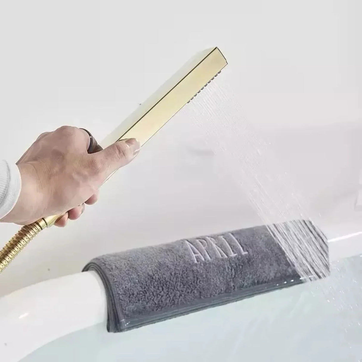 Mango Teleducha Slim Alargada Cromada en Acero Inoxidable (SUS304), Entrada de ½”, Chorro Tipo Lluvia