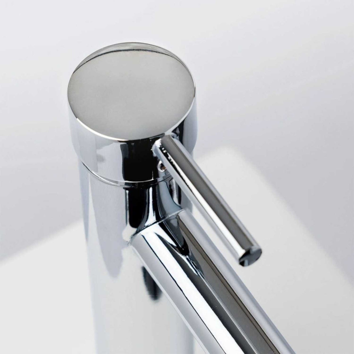 Grifería Monocontrol Lavamanos Alto Cuello Recto Largo | Diseño Moderno para Baño Premium