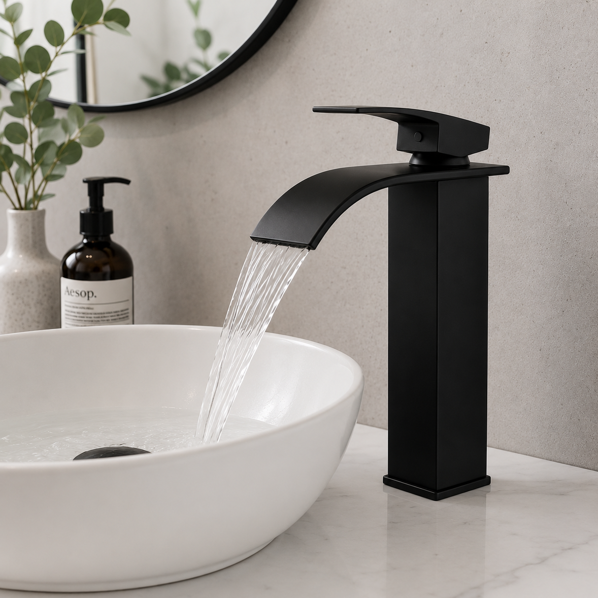 Grifería Monocontrol Baja para Lavamanos Tipo Cascada Negro Mate