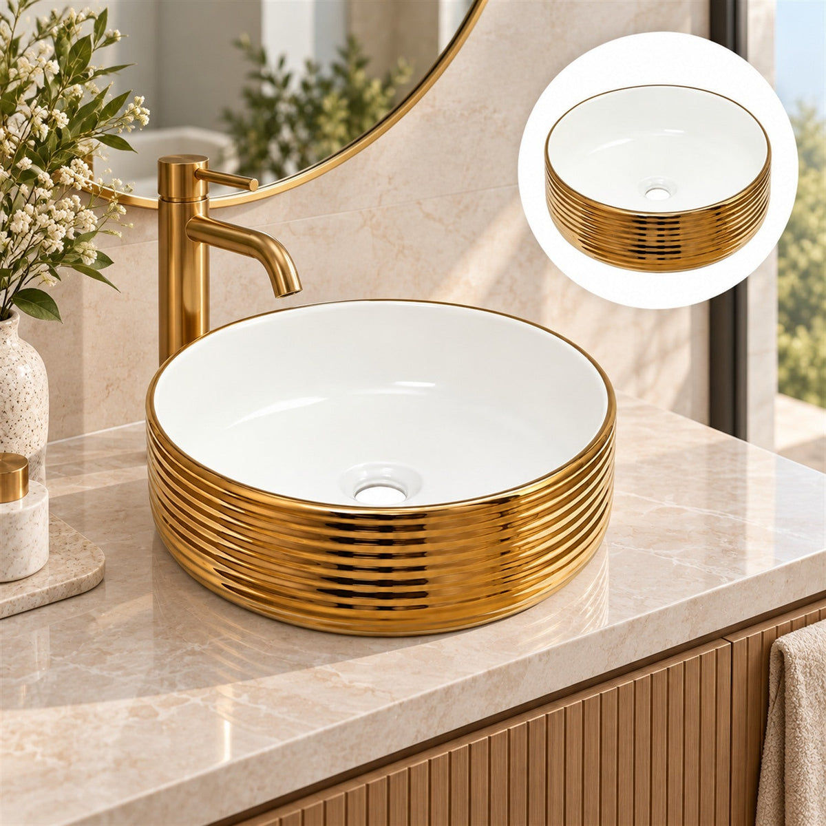 Lavamanos Fiorent Blanco Con Exterior Dorado 39 X 39 X 13 Cm en ambiente de baño, vista amplia