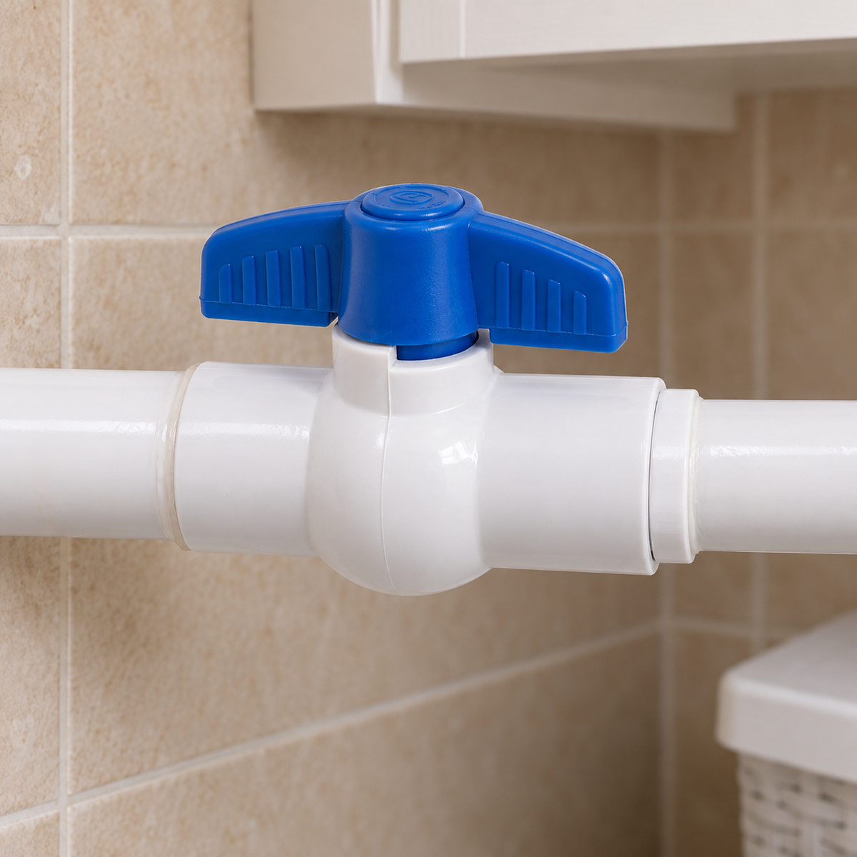 Válvula soldable instalada en tubería de agua