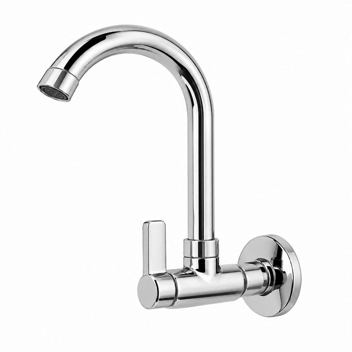 Llave cromada de pared para lavaplatos sobre fondo blanco