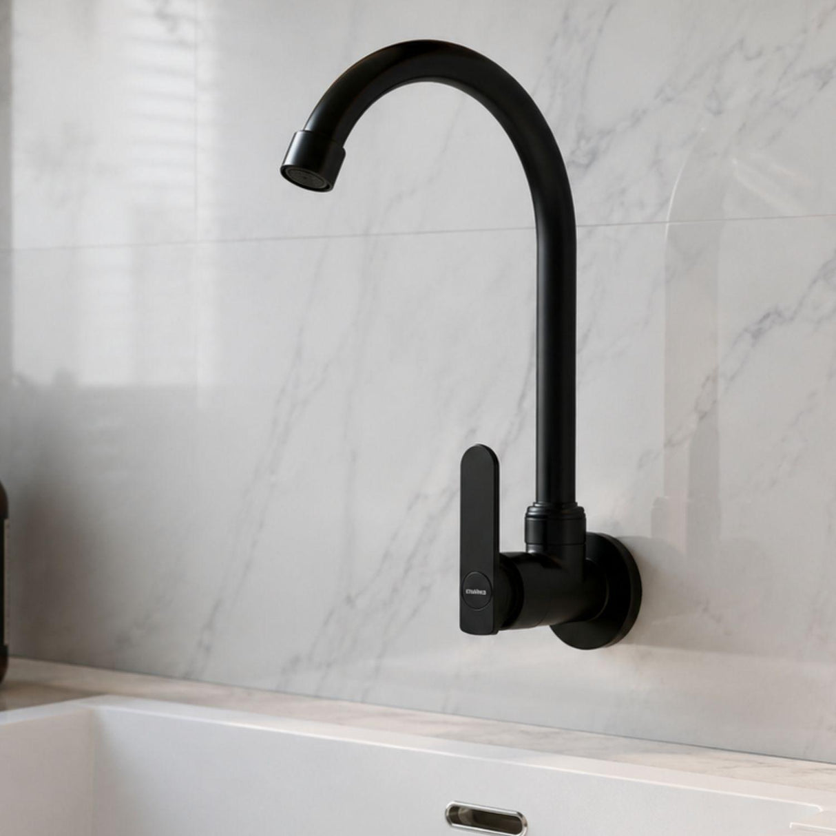 Grifería De Pared Para Lavaplatos Negra Mate 360° | Llave Agua Fría Metálica Para Cocina y Lavadero