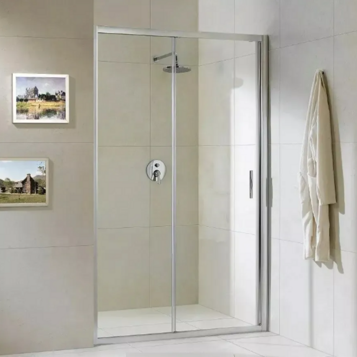 Mampara de ducha corrediza instalada en baño