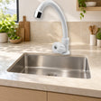 Llave sencilla de pared en ABS blanco con perilla instalada en cocina clara