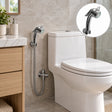 Baño contemporáneo con ducha bidet cromada e imagen de detalle