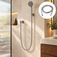 Manguera flexible cromada para teleducha de 2 m instalada en baño contemporáneo