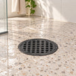Rejilla De Piso En PVC Negra Con Cuadrícula 3 × 2 cm - ambientación principal
