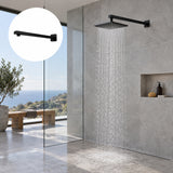 Tubo cuadrado negro para regadera instalado en baño contemporáneo