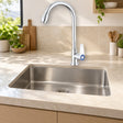 Llave sencilla de pared en ABS cromado con palanca lateral instalada en cocina clara