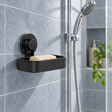 Jabonera de baño con ventosa instalado en un baño contemporáneo