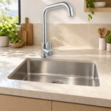 YW600: mezclador exacto instalado en cocina clara