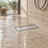 Rejilla invisible rectangular instalada en ducha