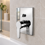 Registro monocontrol para ducha y tina con desviador cromado en acercamiento instalado