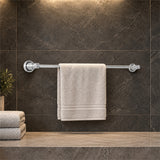 Toallero de barra sencilla de 60 cm en aluminio cromado ambientado en baño, vista cercana