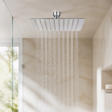 Cabezal de Ducha Cuadrado Cromado de 20 cm instalado en un ambiente moderno y bien iluminado