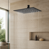Cabezal de Ducha Cuadrado Negro de 10 Pulgadas instalado en un ambiente moderno y bien iluminado