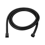 manguera flexible negra para teleducha de 2 m sobre fondo blanco