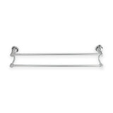 Toallero de doble barra en aluminio cromado sobre fondo blanco
