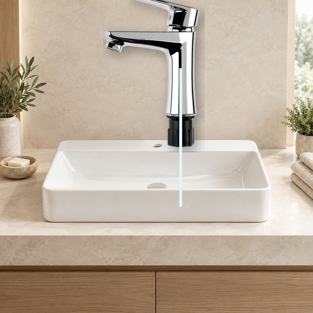 YW063: producto instalado sobre lavamanos con agua saliendo