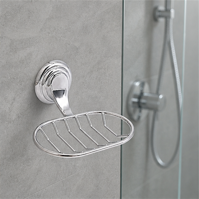 Jabonera de rejilla cromada Colomba instalada en la pared de una ducha