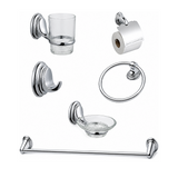 Kit completo de seis accesorios de baño sobre fondo blanco