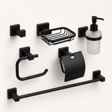 Seis piezas completas del kit de accesorios para baño sobre fondo claro