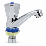 Llave compacta para lavamanos Eco cromada sobre fondo blanco