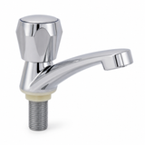 Llave plástica cromada para lavamanos Mirage sobre fondo blanco