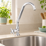 Llave Antius instalada en lavaplatos de cocina