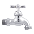Llave para manguera superpesada cromada de media pulgada sobre fondo blanco. Cromado.