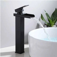 Grifería Monocontrol Alta Cascada Negra Mate 29 cm para Lavamanos Sobreponer