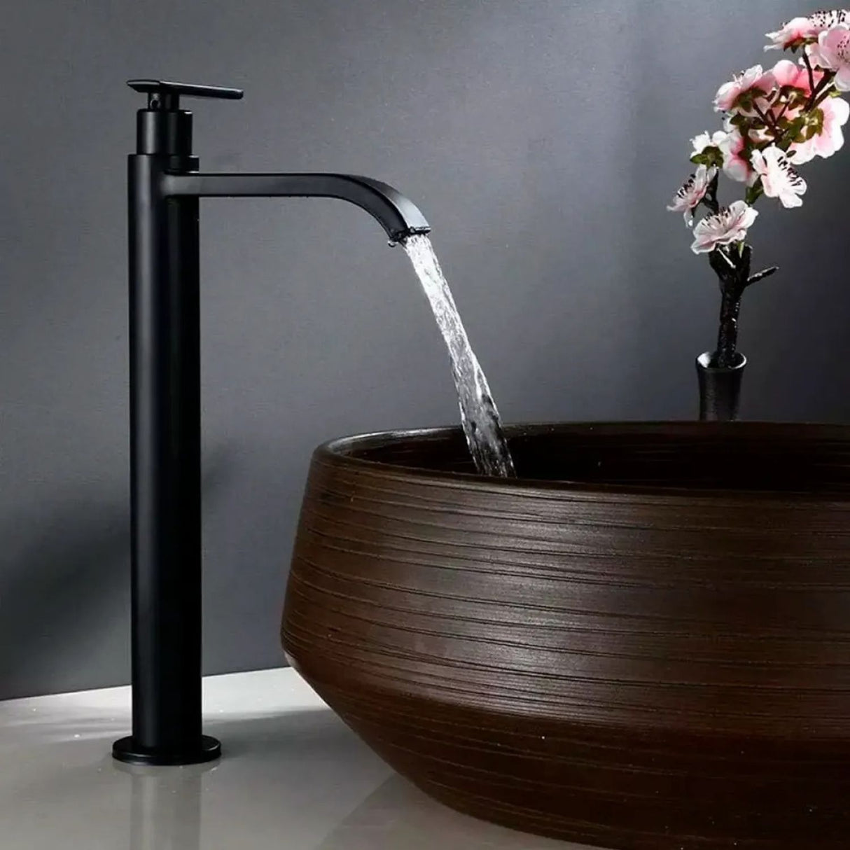 Llave Alta para Lavamanos Cascada 30,5 cm Agua Fría Negro Mate