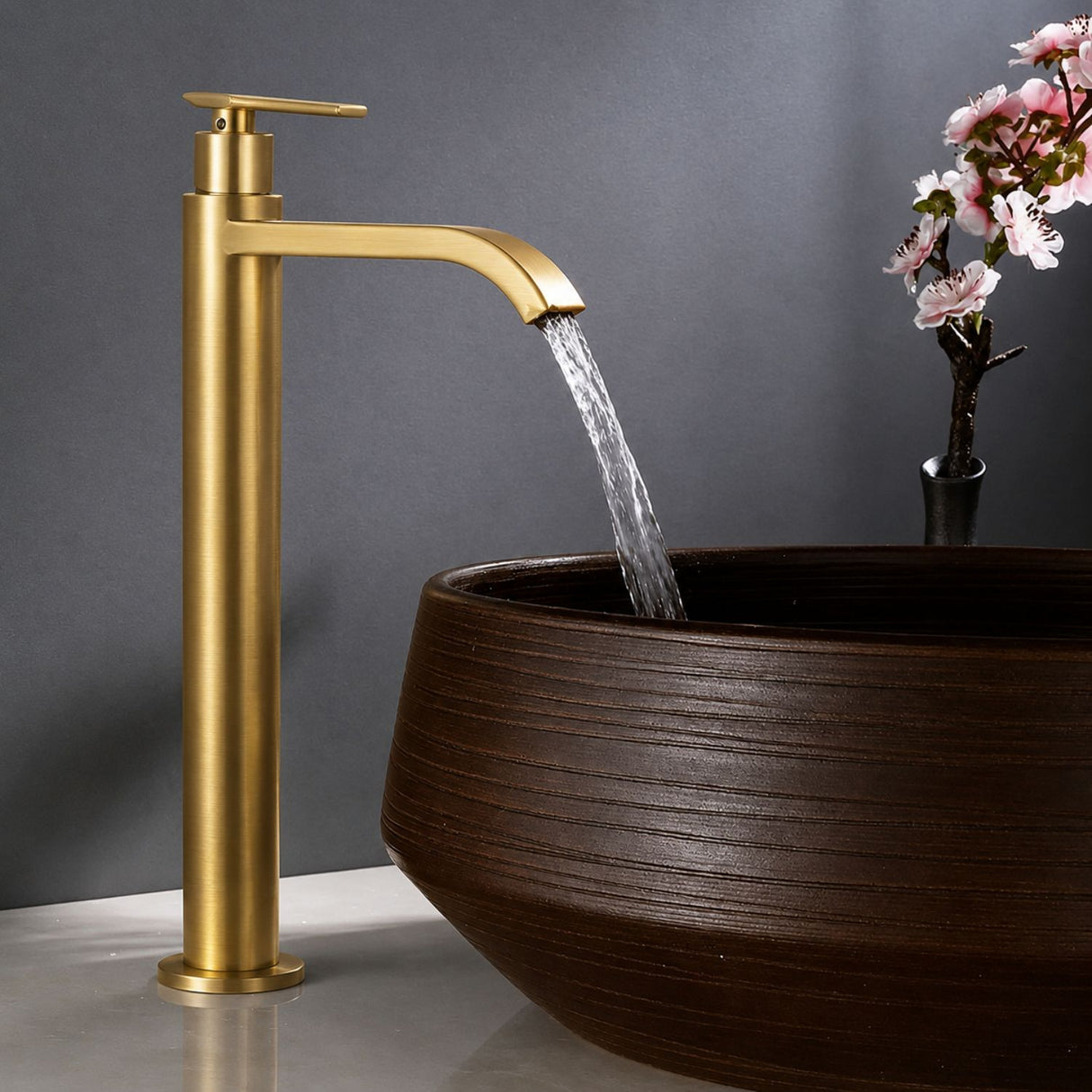 Llave Alta para Lavamanos Cascada 30,5 cm Agua Fría Oro Cepillado