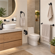 Juego de accesorios para baño negro de 6 piezas instalado y distribuido de forma realista