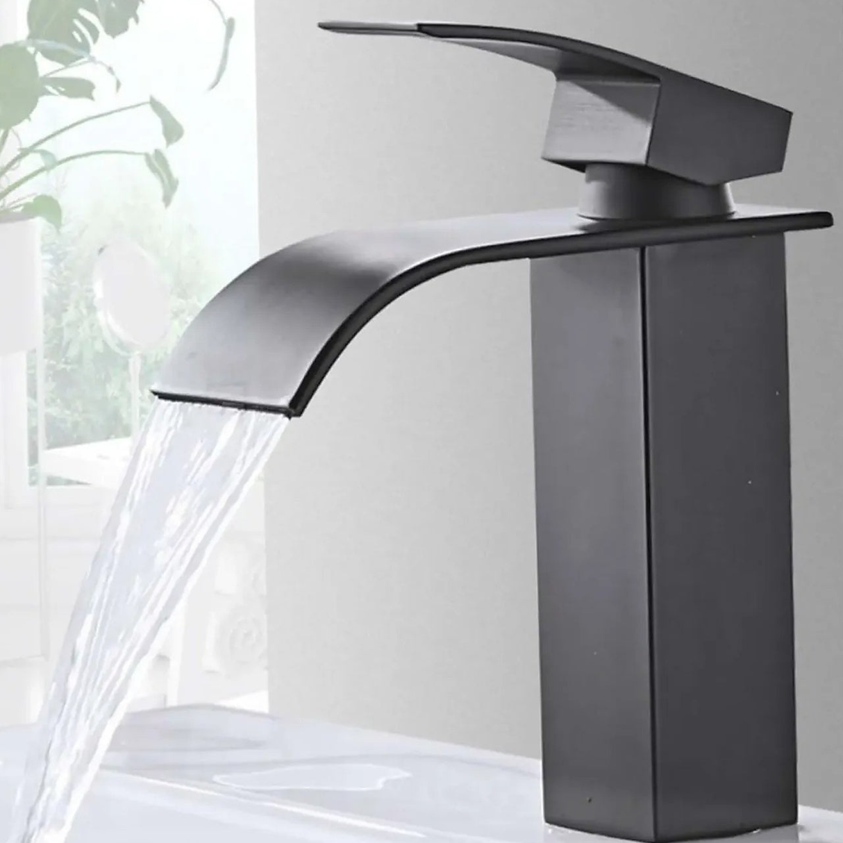 Grifería Monocontrol Baja para Lavamanos Tipo Cascada Negro Mate