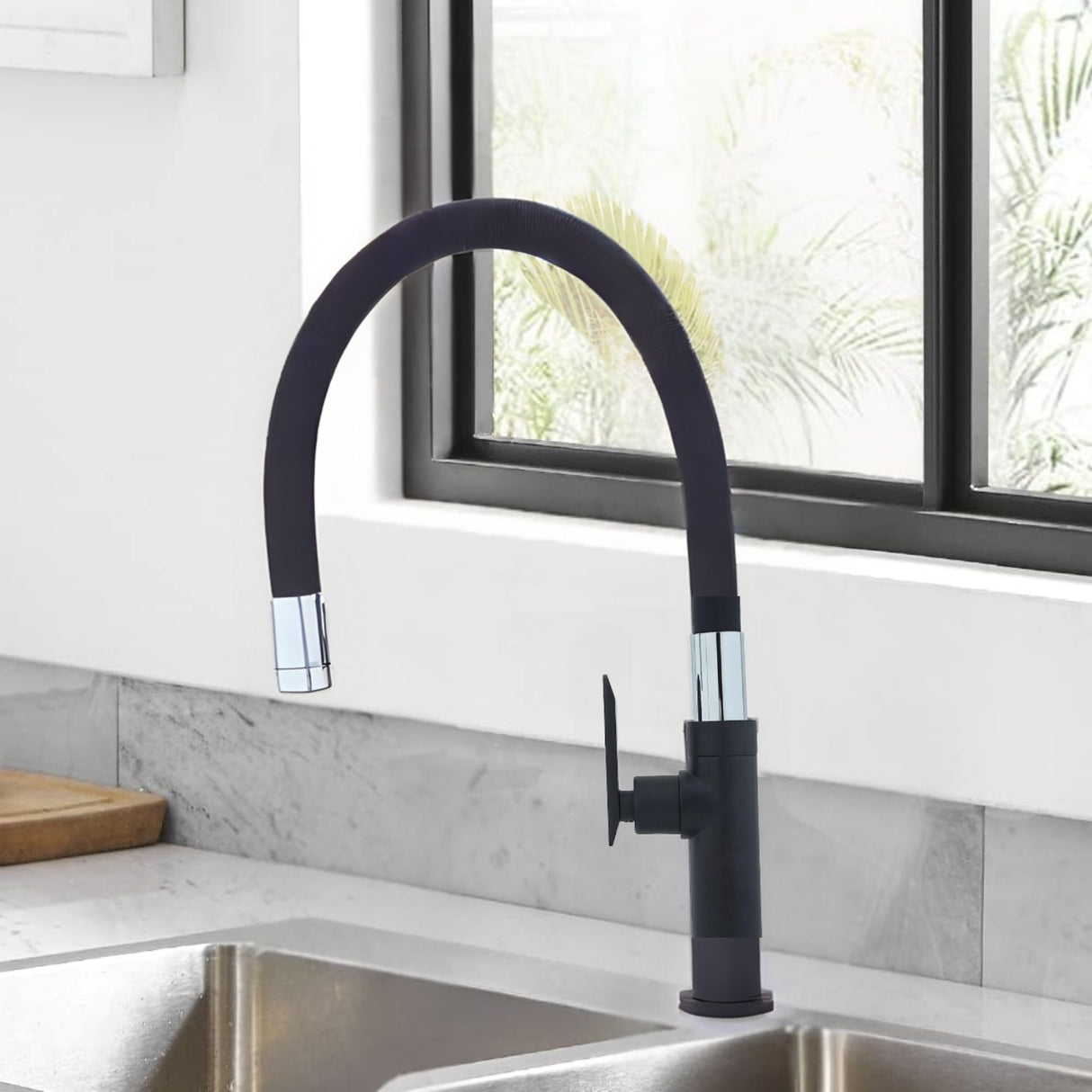 Llave Lavaplatos de Agua Fría con Cuello Flexible Dirigible - Negro Mate y Cromo