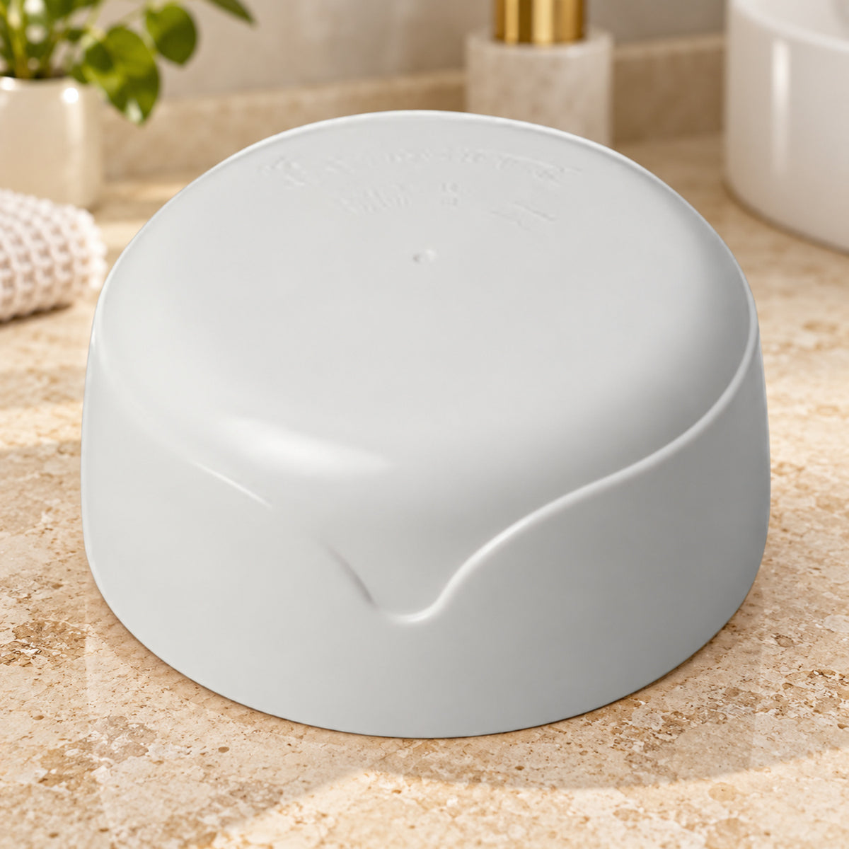 Tapa Blanca para Ducha Gold 110 V — fotografía contextual de la pieza suelta