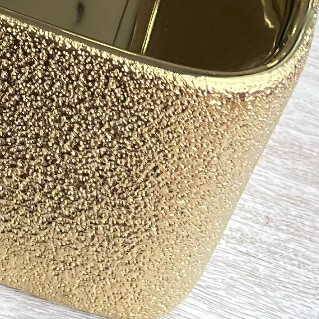 Lavamanos De Sobreponer Rectangular Ary Gold - Acabado Martillado Externo - 46 x 33 x 14 Cm