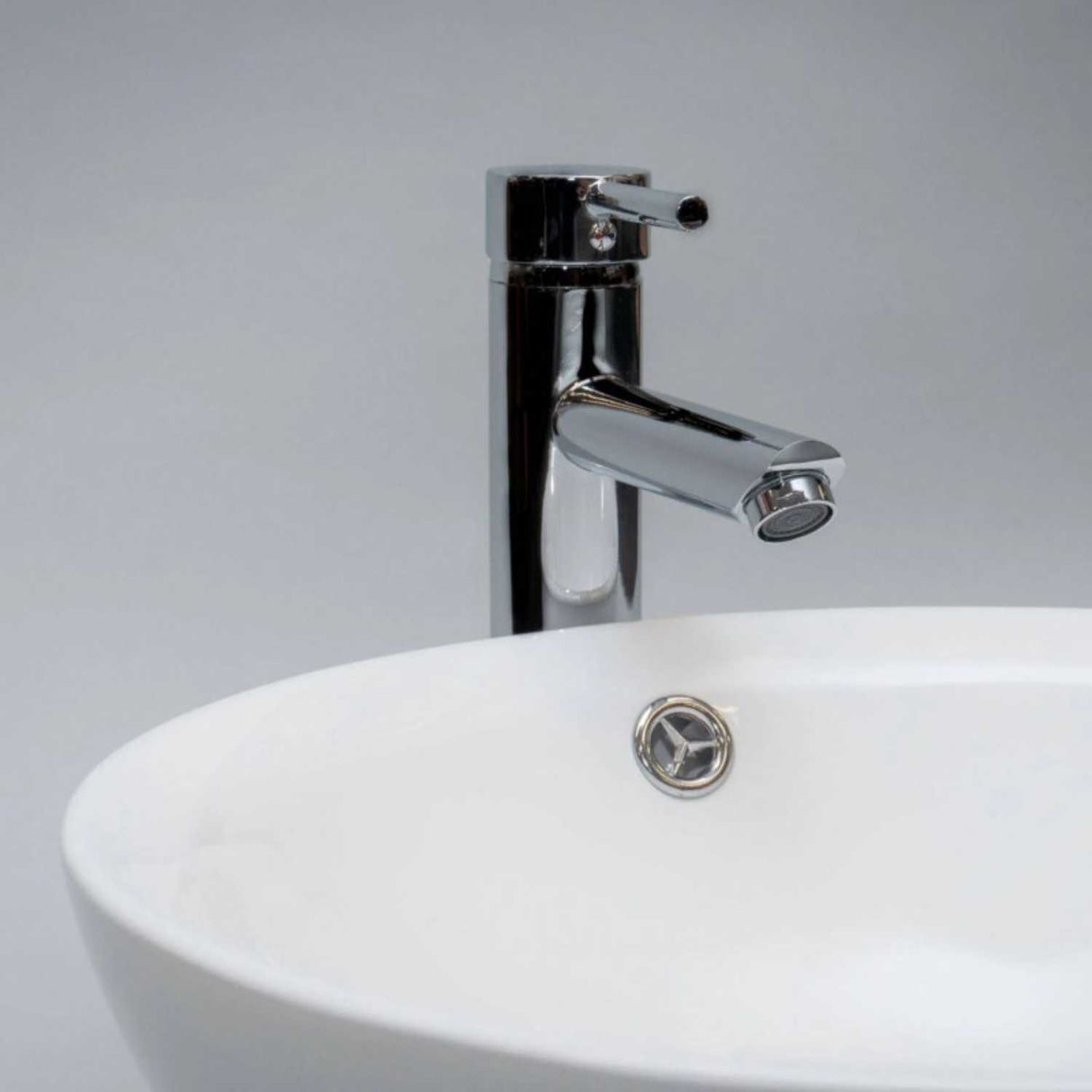 Grifería Monocontrol Lavamanos Alto Cuello Recto Largo | Diseño Moderno para Baño Premium