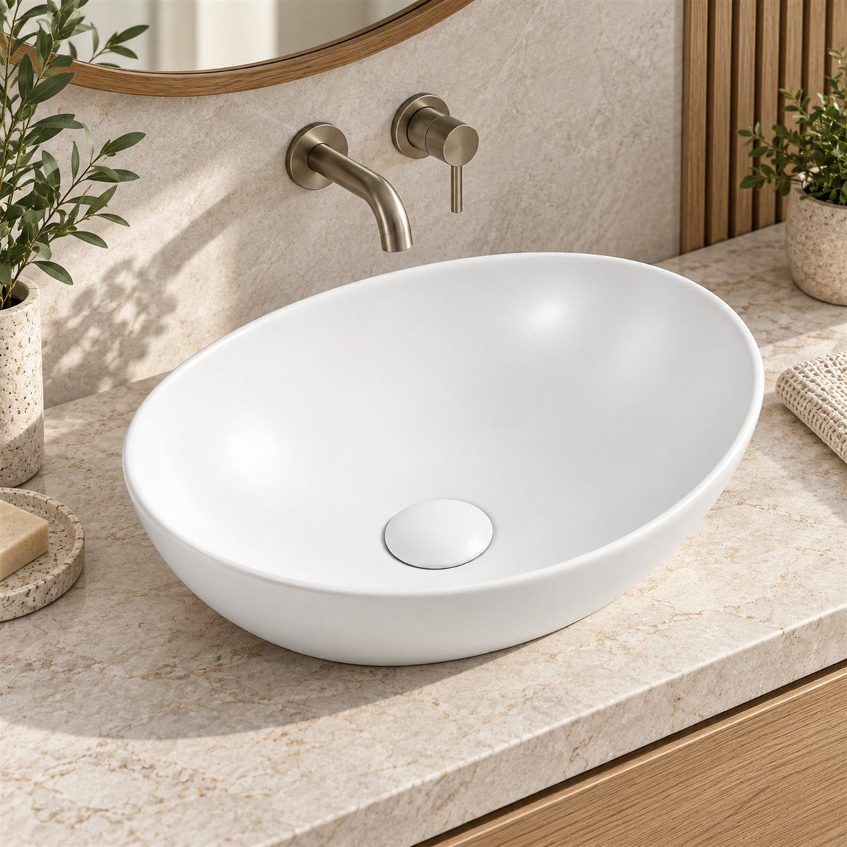 Lavamanos Sobreponer Ovalado Blanco Mate 40 X 33 Cm en ambiente de baño, vista cercana